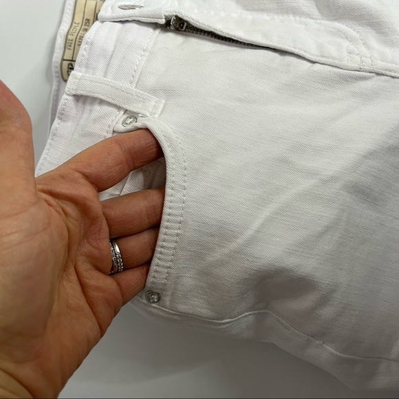 3) NWT Free People White Denim Busted Knee Distressed Skinny 9” Jeans Size 26 - Picture 12 of 15